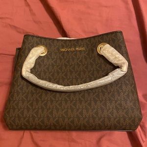 Michael kors hand bag